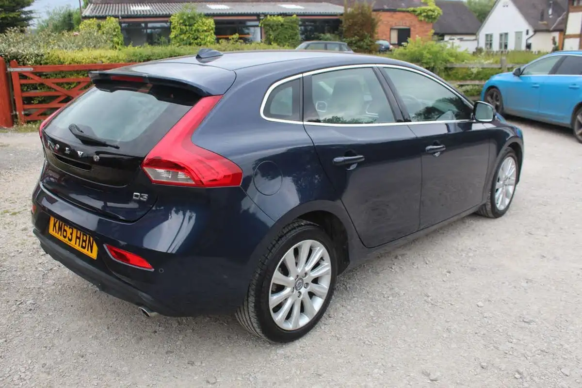 2013-volvo-v40-20td-d3-se-lux-nav-ss-big-6