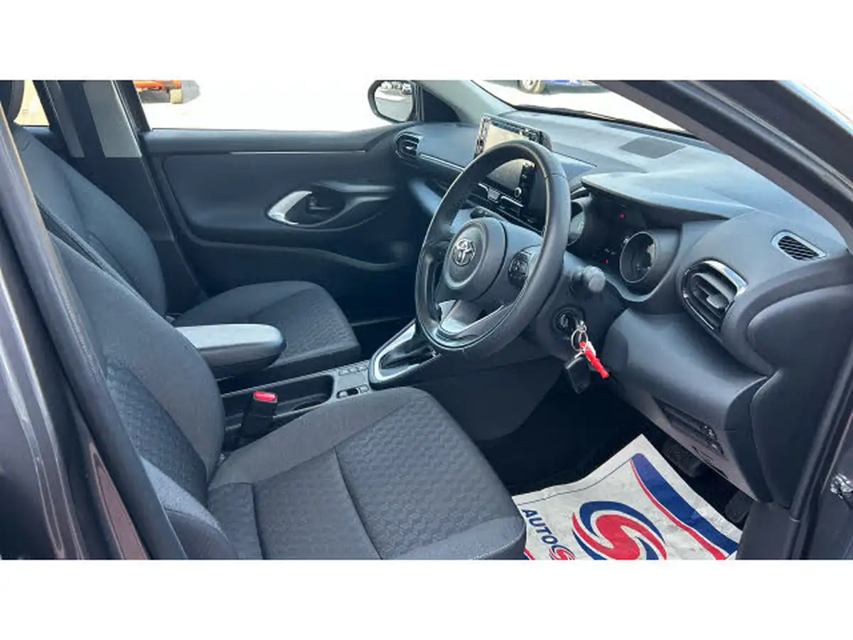 2023-toyota-yaris-15-vvt-i-design-big-10