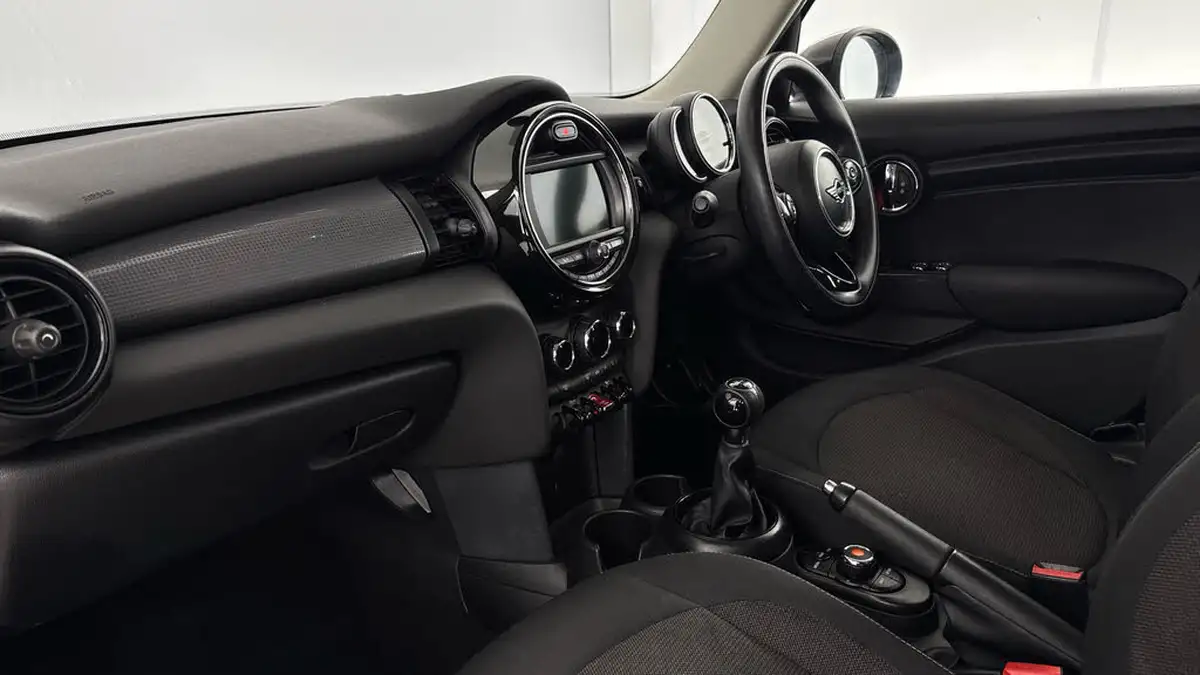 2018-mini-cooper-15-cooper-classic-ss-hatchback-5d-big-9
