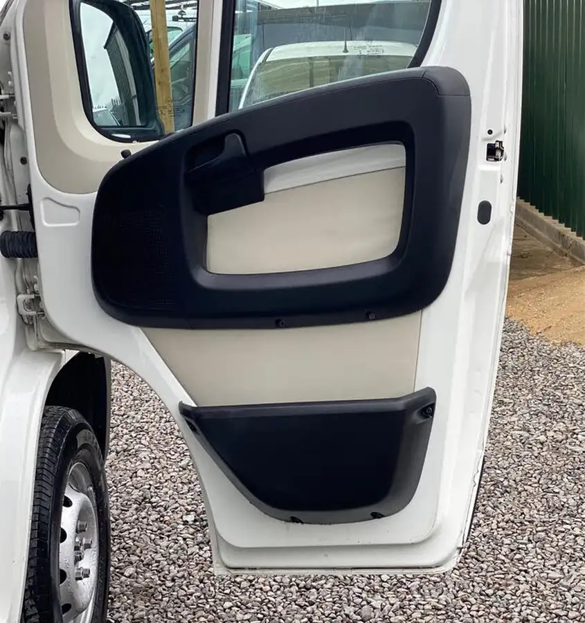 2019-peugeot-boxer-20-bluehdi-professional-335-l3-h2-big-46