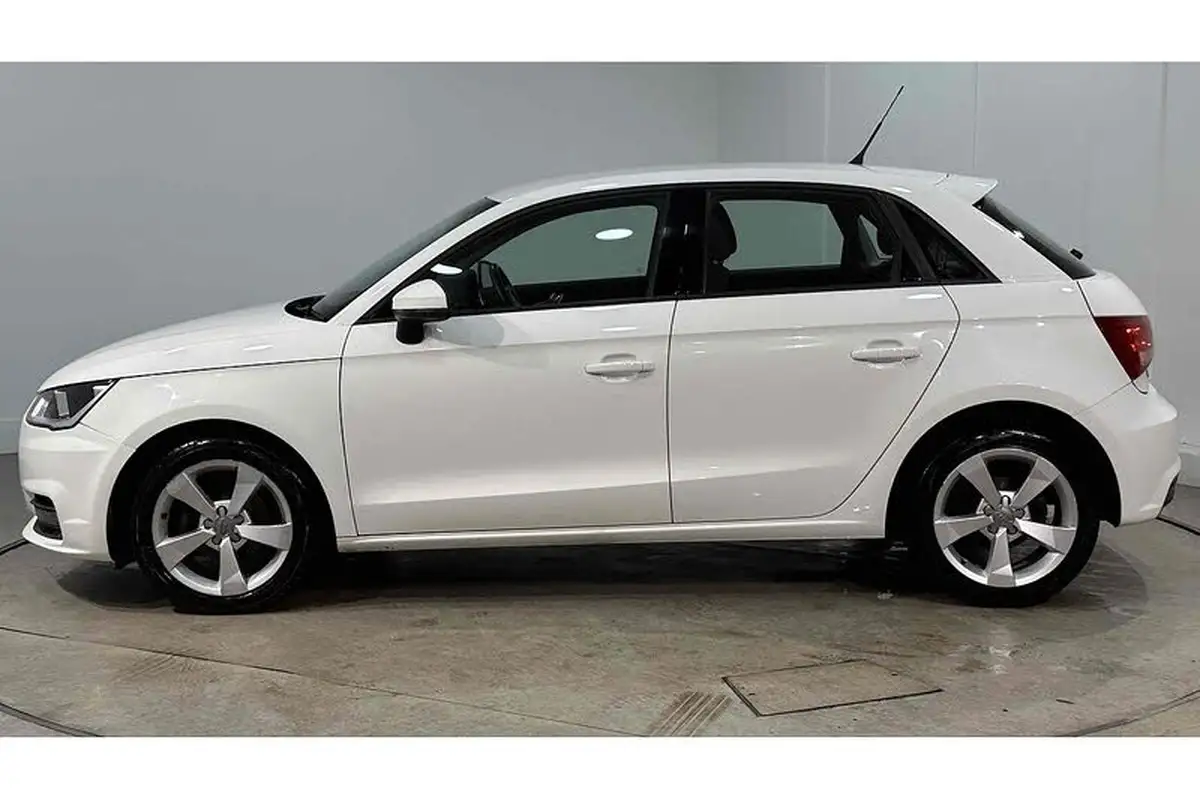 2016-audi-a1-10-tfsi-sportback-5d-big-6