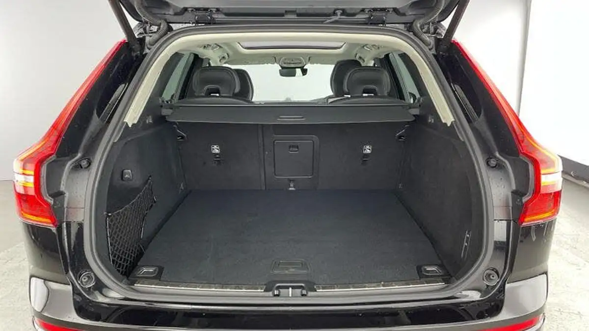 2024-volvo-xc60-20-t8-ultimate-dark-big-30