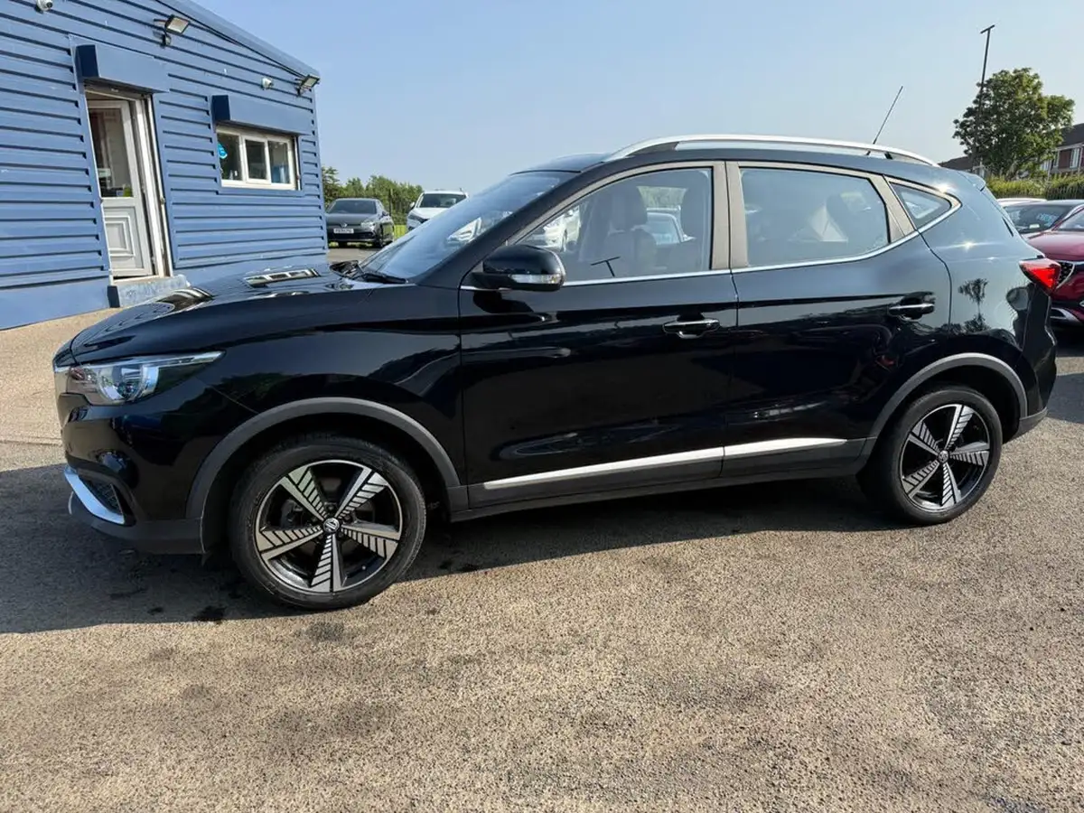 2021-mg-zs-suv-e-exclusive-ev-big-9