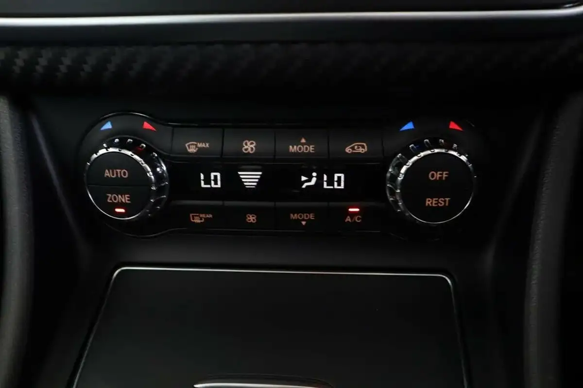 2016-mercedes-benz-a-class-21d-a200d-amg-line-136ps-premiumss-7g-dct-big-23