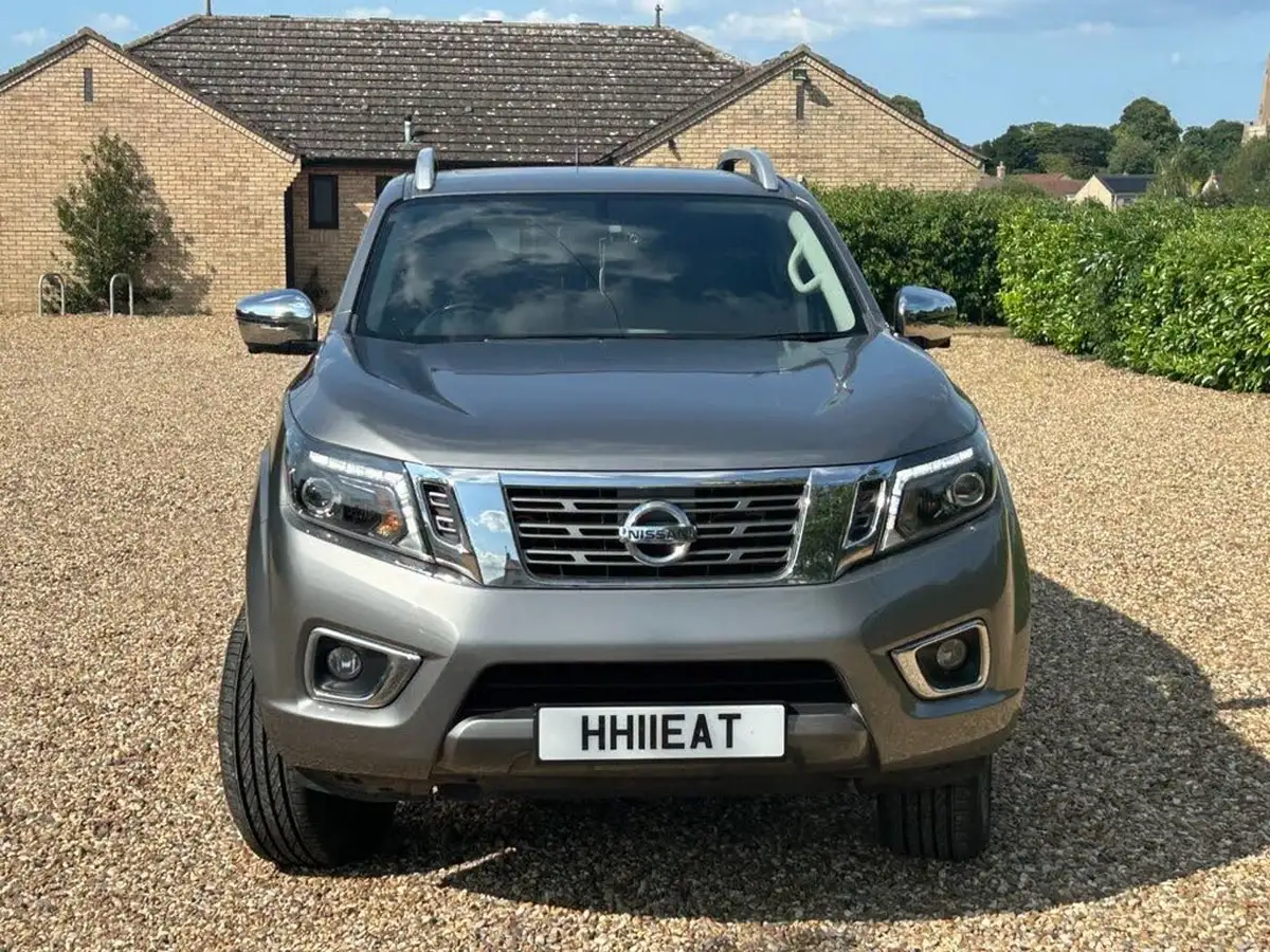 2019-nissan-navara-23dci-tt-tekna-8-navileather-auto-big-46
