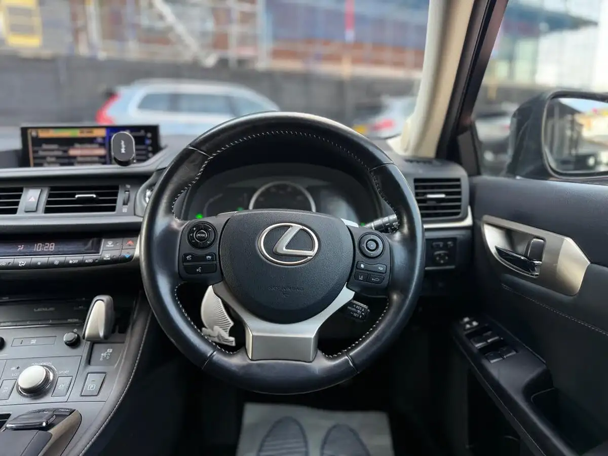 2020-lexus-ct-200h-18-ct-big-48