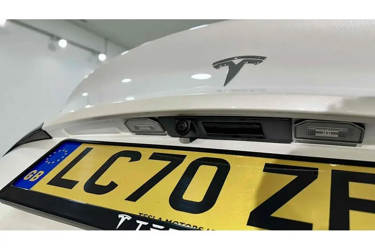 2020-tesla-model-3-e-long-range-big-10