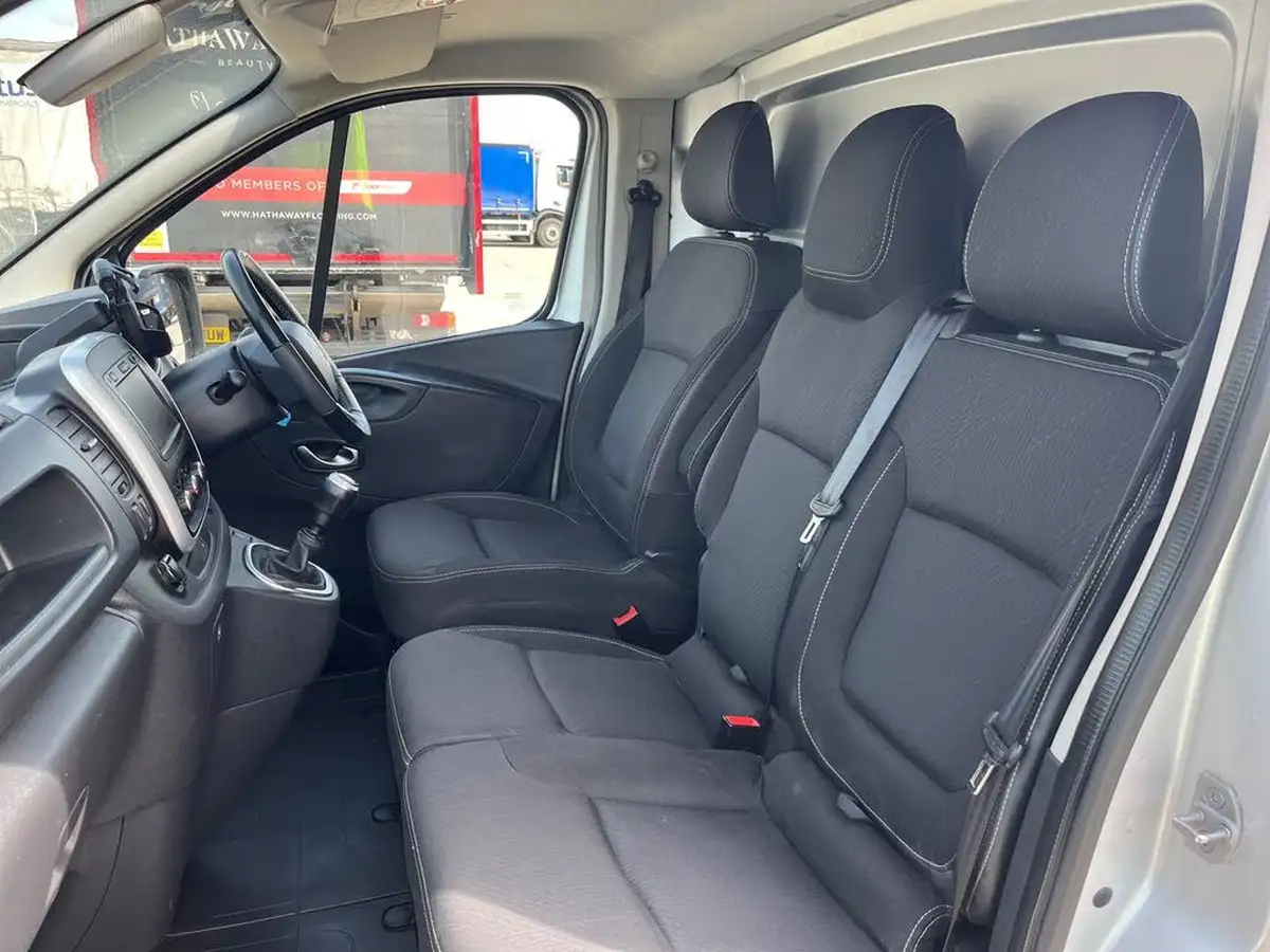 2021-renault-trafic-20dci-ll30-energy-120-sport-big-9