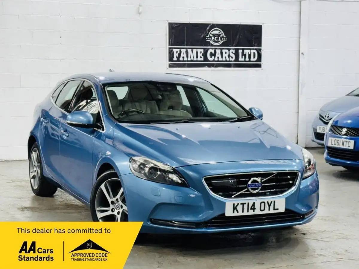 2014-volvo-v40-16td-d2-se-lux-big-0