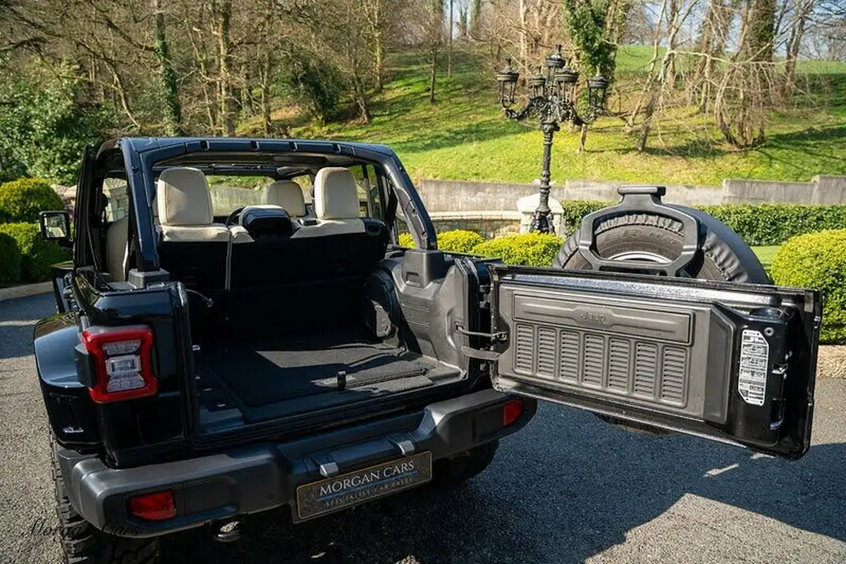 2022-jeep-wrangler-20-gme-sahara-5d-big-66