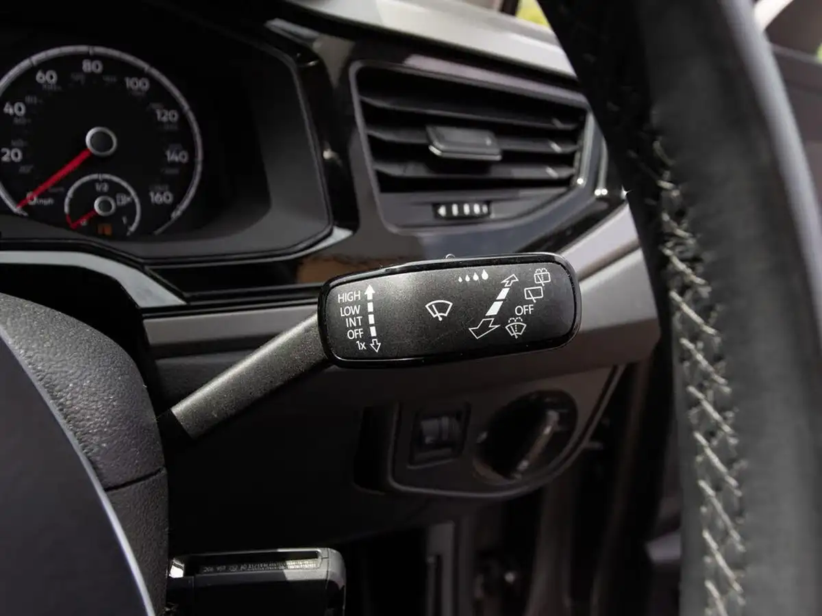 2019-volkswagen-polo-10-tsi-se-big-17