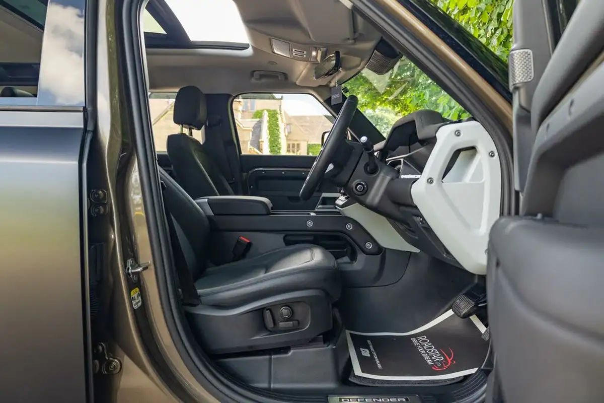 2024-land-rover-110-defender-30-d250-xs-edition-big-31