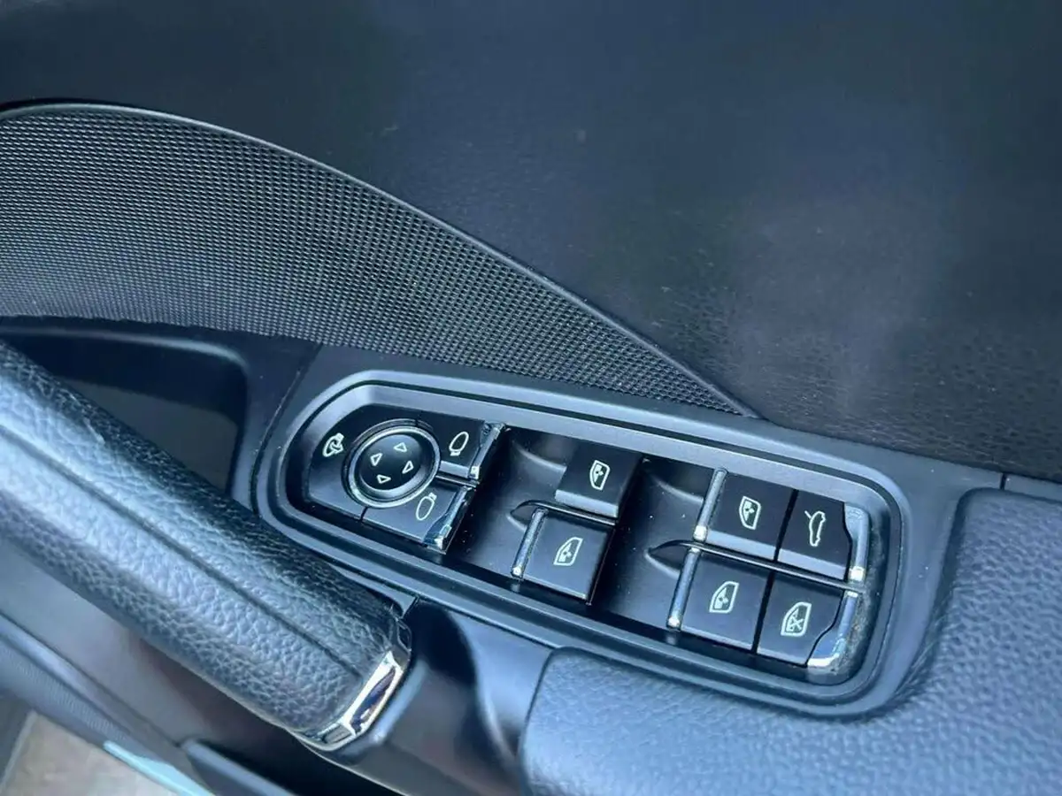 2014-porsche-cayenne-30td-big-50