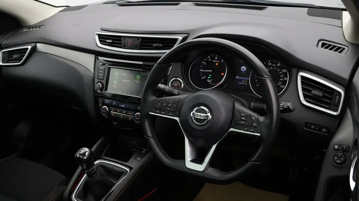2019-nissan-qashqai-13-dig-t-n-motion-140ps-big-8