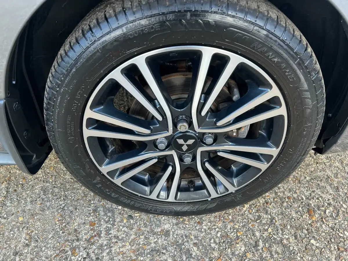 2018-mitsubishi-mirage-12-juro-leather-cvt-big-8