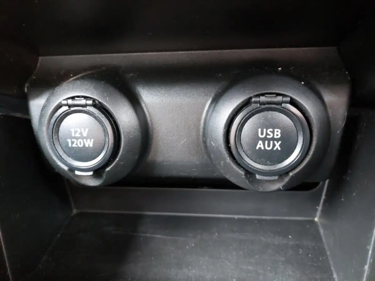 2019-suzuki-swift-12-dualjet-attitude-big-10