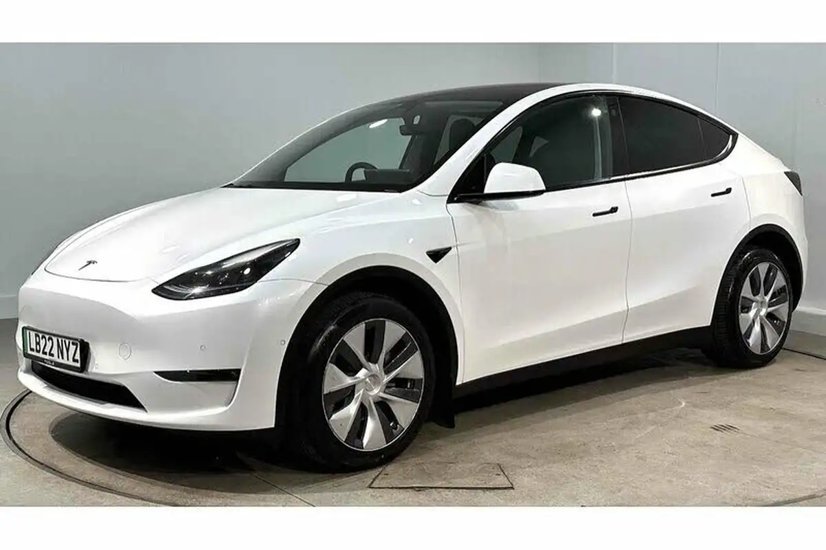 2022-tesla-model-y-e-long-range-big-6
