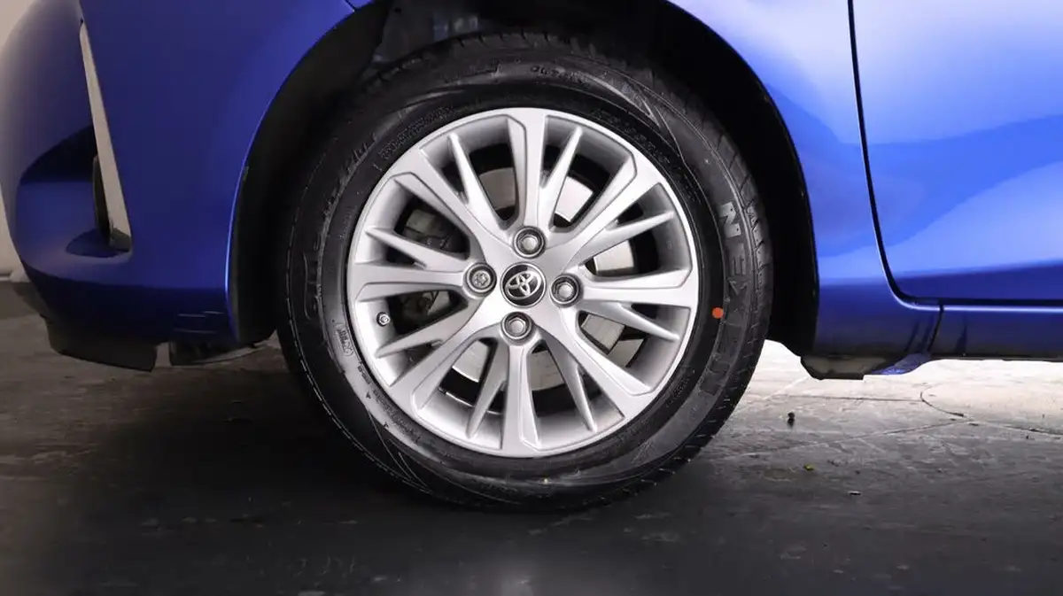 2020-toyota-yaris-15-vvt-i-icon-tech-98bhp-hybrid-1497cc-e-cvt-big-17