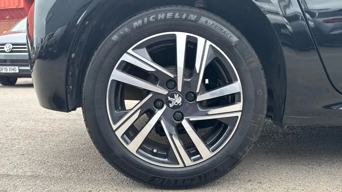 2023-peugeot-208-12-puretech-active-premium-75ps-big-15