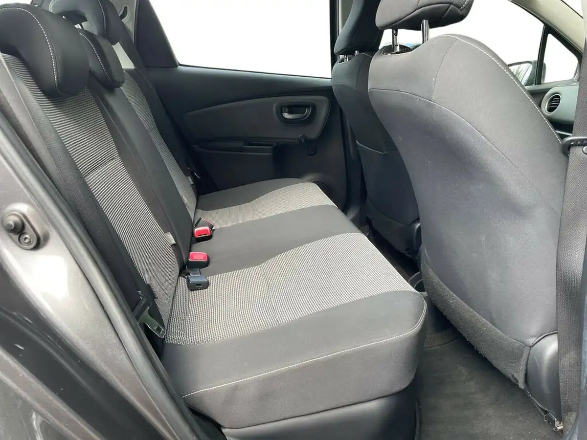 2015-toyota-yaris-15-vvt-i-icon-hybrid-big-10