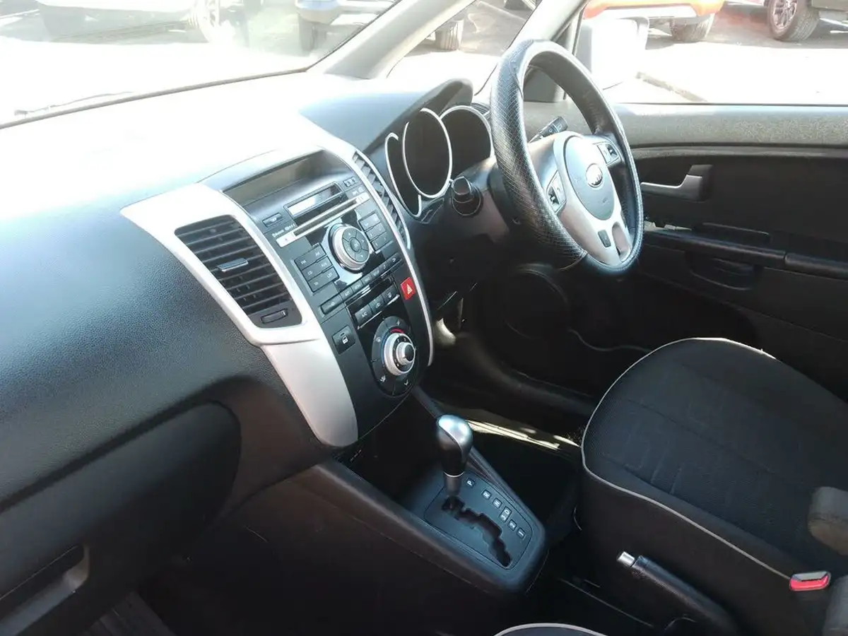 2012-kia-venga-16-2-big-14