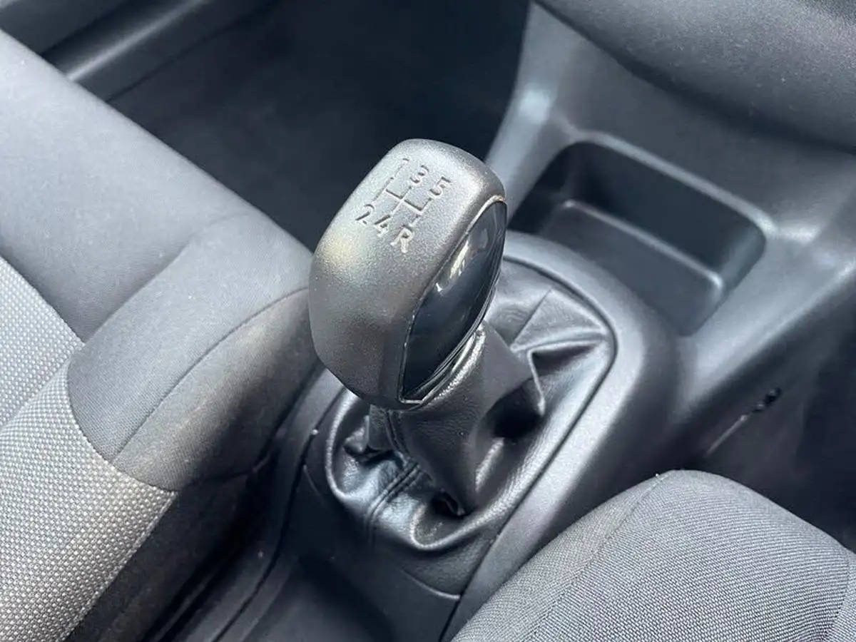 2015-citroen-c4-cactus-16bluehdi-feel-big-32