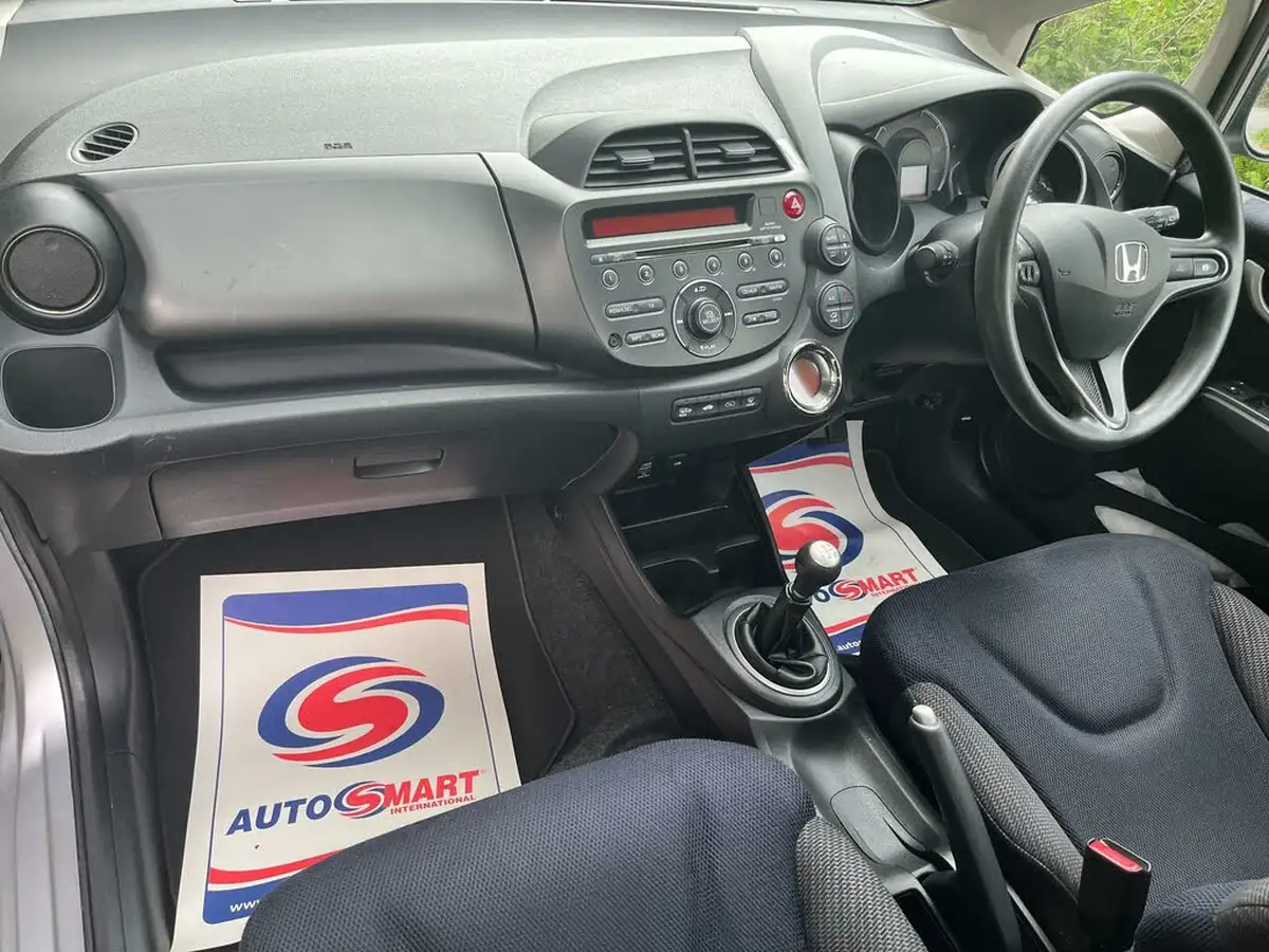 2012-honda-jazz-14-es-big-16