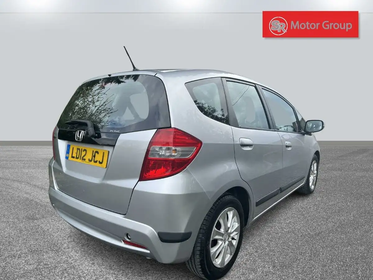 2012-honda-jazz-14-es-big-12