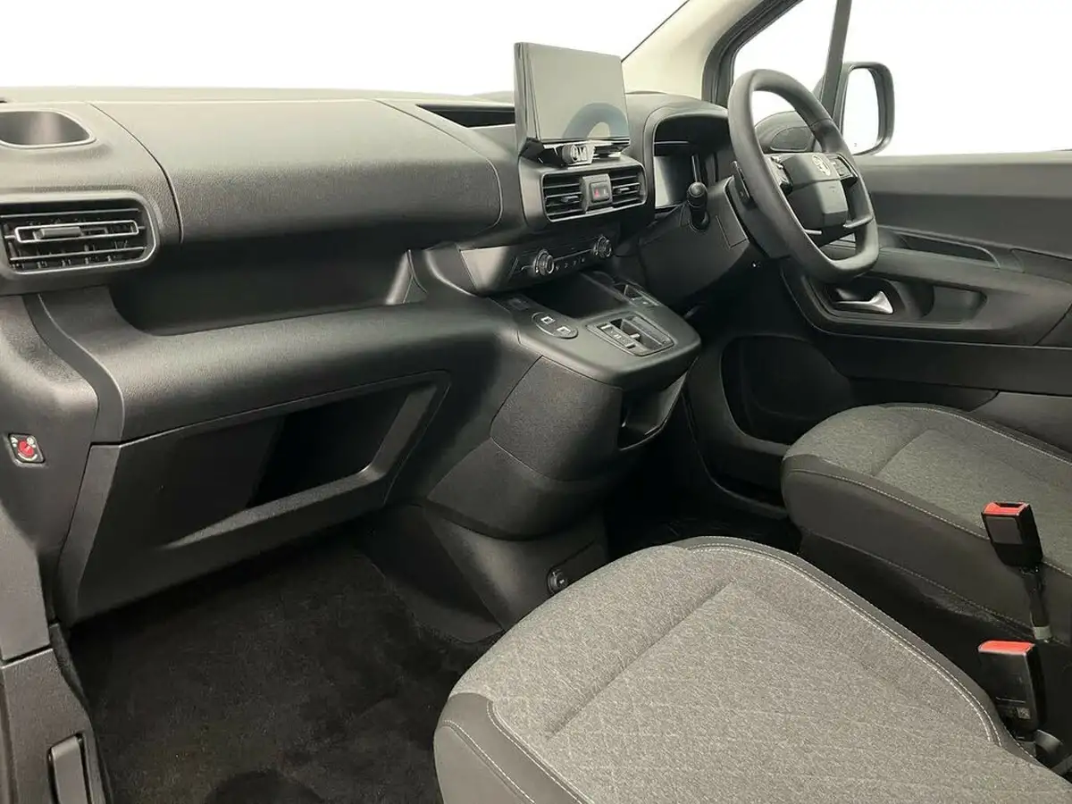 2024-vauxhall-combo-life-e-design-xl-big-5