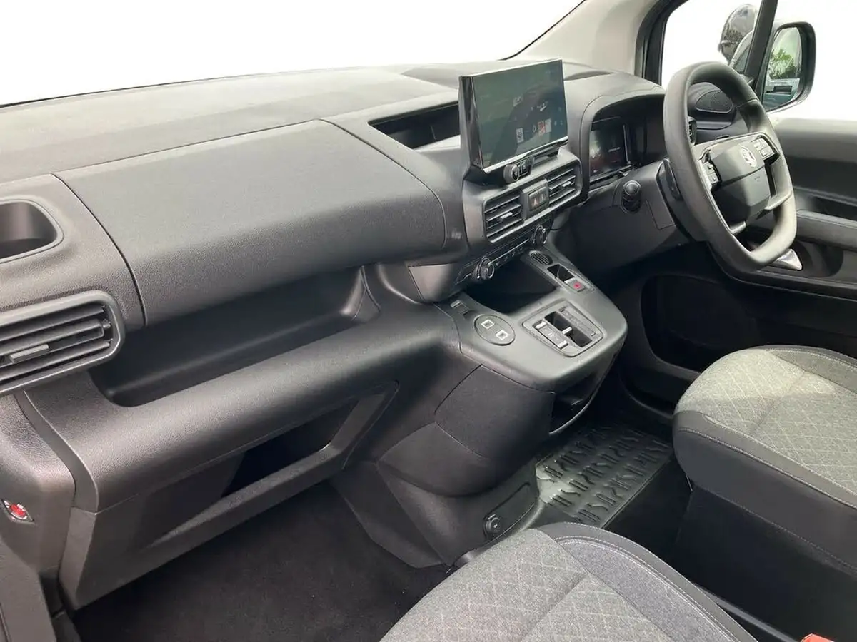 2024-vauxhall-combo-life-e-design-xl-big-5