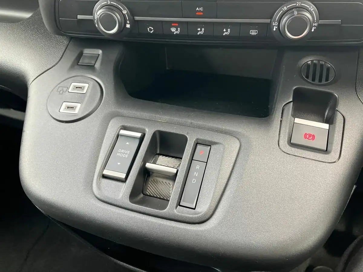 2024-vauxhall-combo-life-e-design-xl-big-29