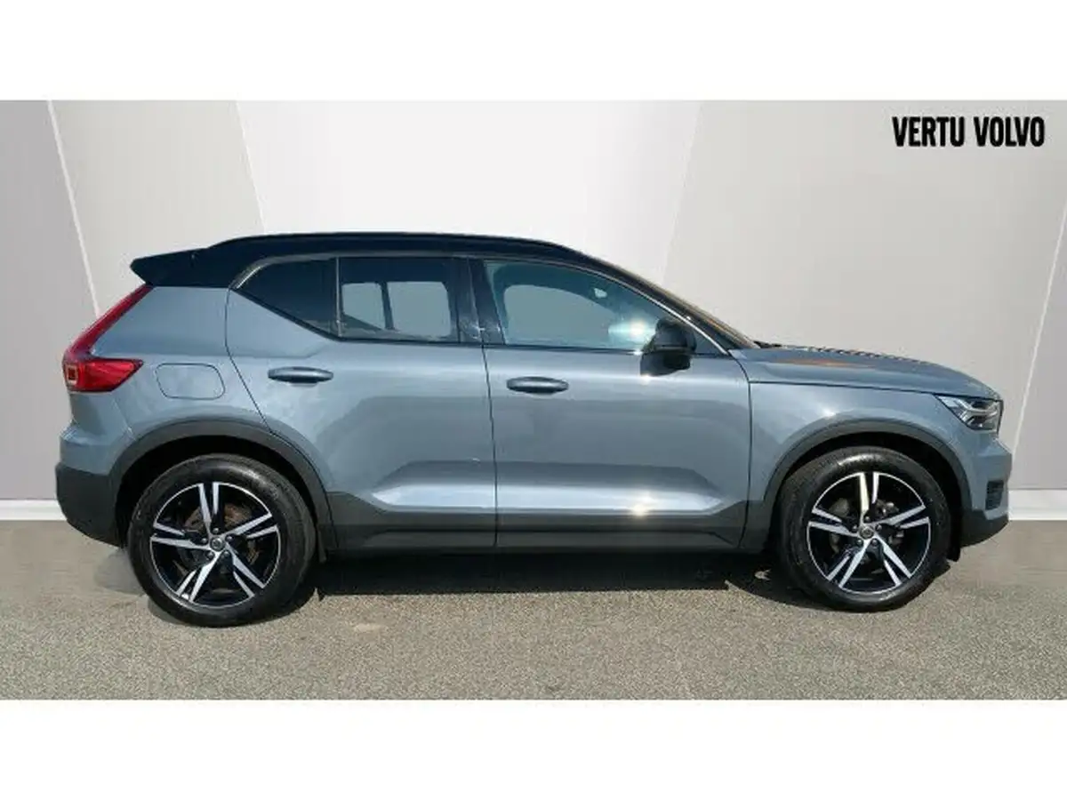2022-volvo-xc40-15-t3-r-design-auto-big-2