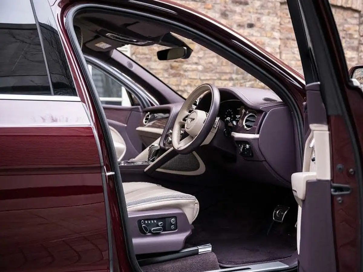 2023-bentley-bentayga-40-v8-extended-wheelbase-azure-big-14