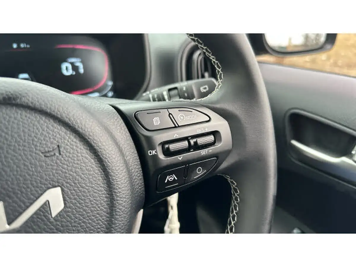 2024-kia-picanto-10-2-big-25