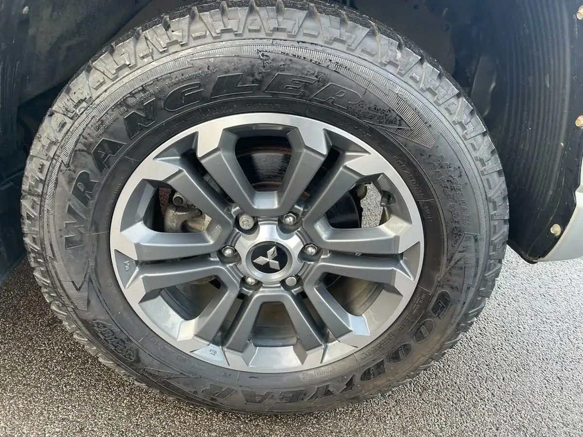 2021-mitsubishi-l200-22di-d-barbarian-auto-big-14