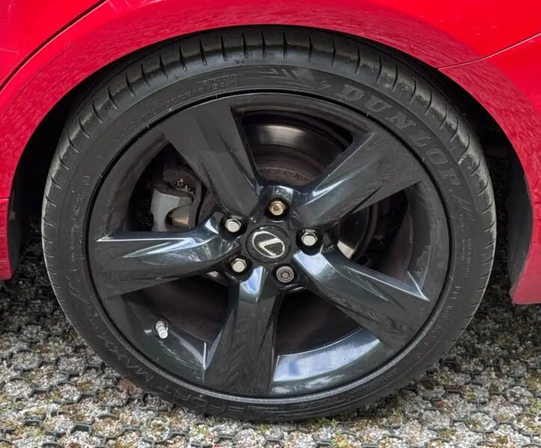2015-lexus-is-300h-25-sport-big-49