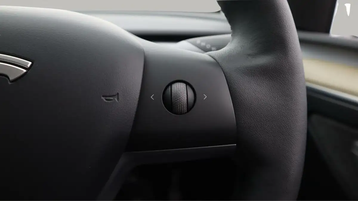 2022-tesla-model-y-e-rwd-big-23