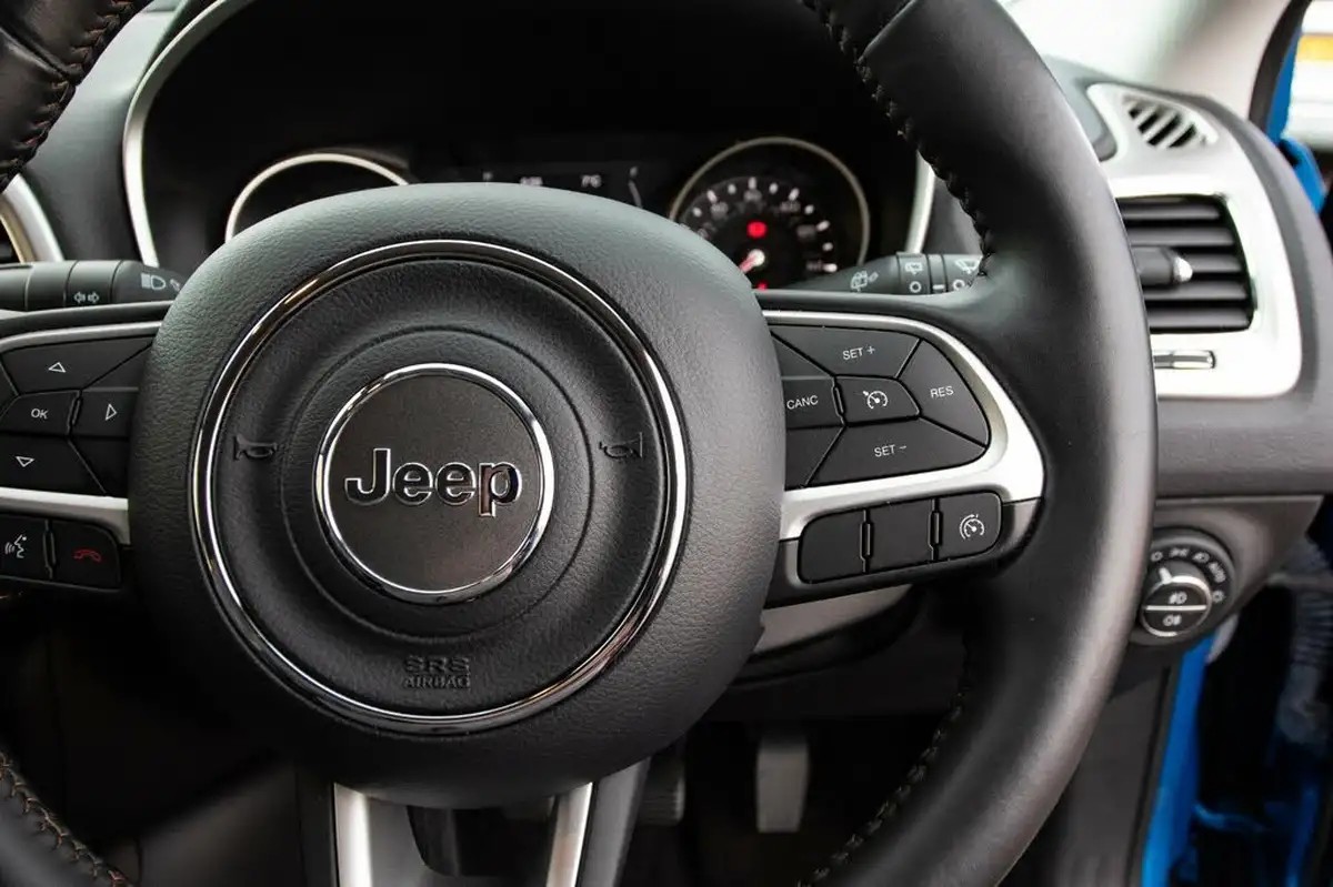 2018-jeep-compass-14-multiair-ii-longitude-big-21