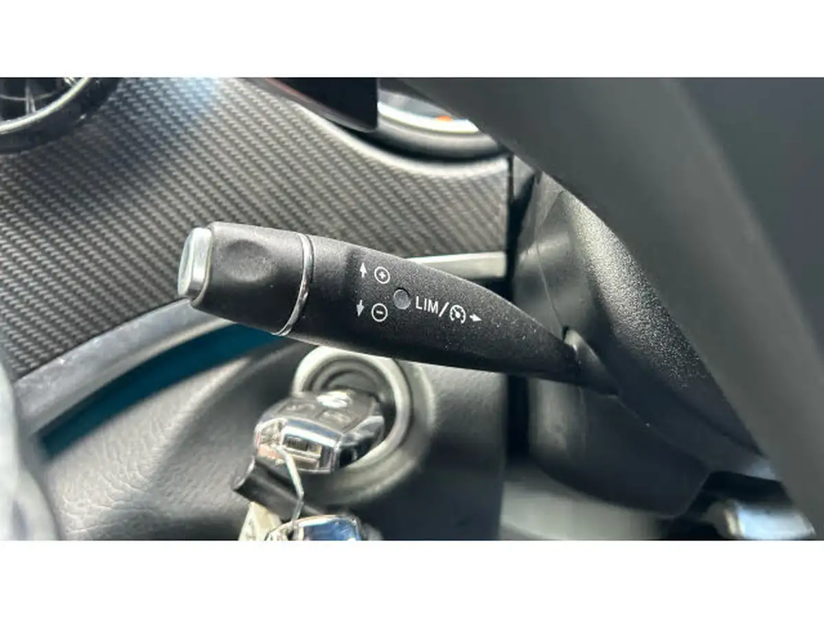 2020-mercedes-benz-v-class-20d-v300d-amg-line-extra-long-big-32