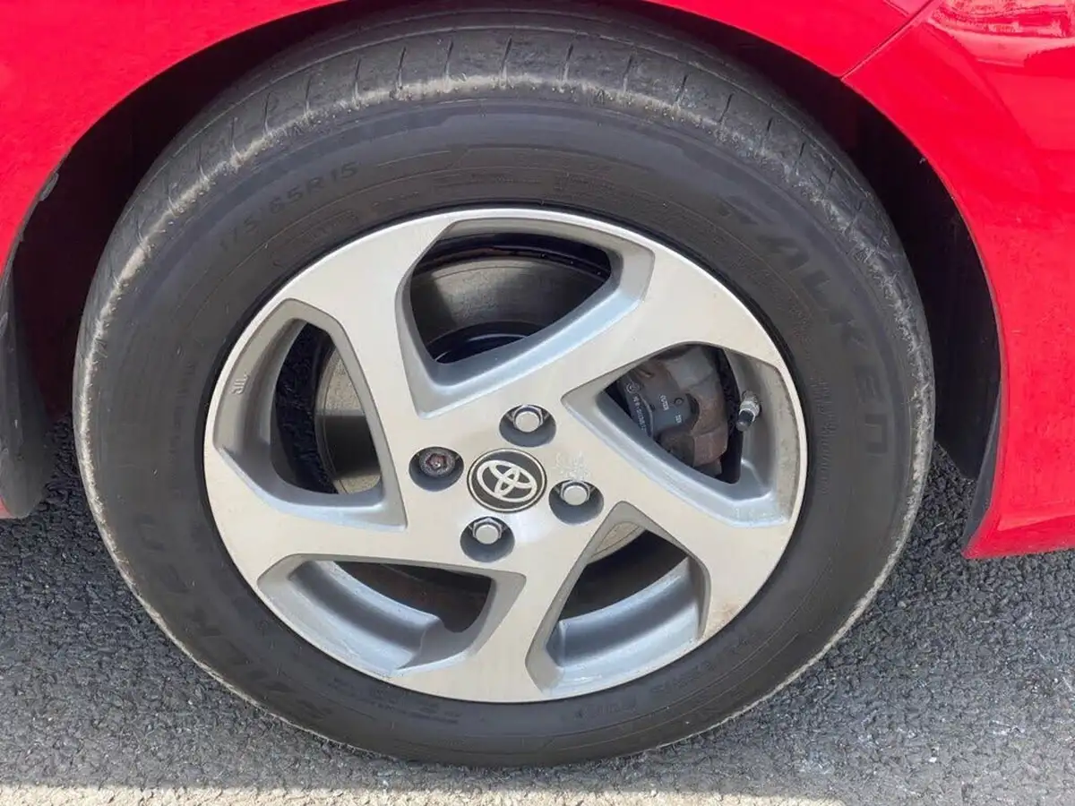 2017-toyota-yaris-15-vvt-i-icon-hybrid-big-25