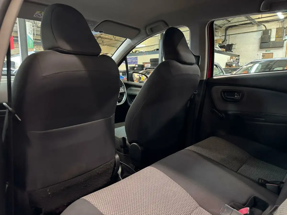 2015-toyota-yaris-15-vvt-i-icon-hybrid-big-24