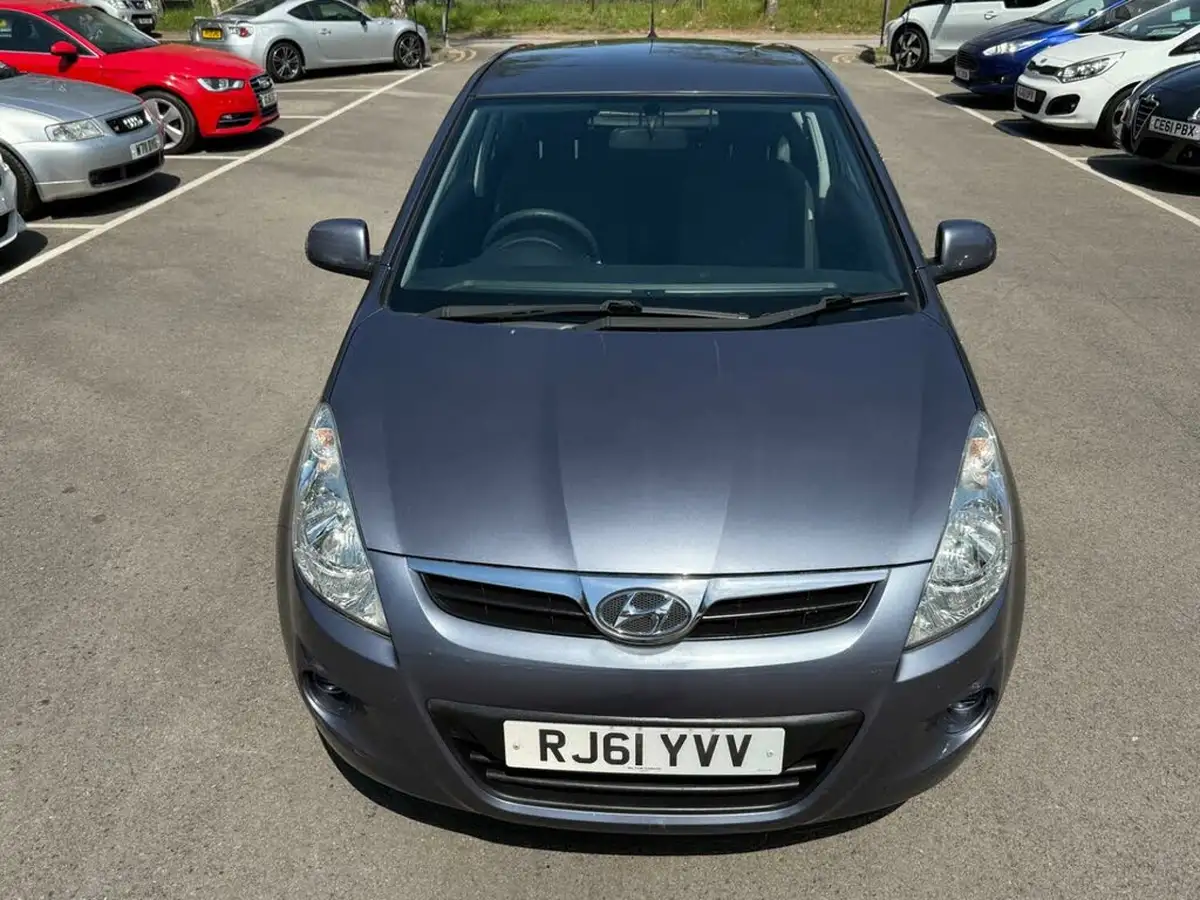 2011-hyundai-i20-12-comfort-3d-big-15