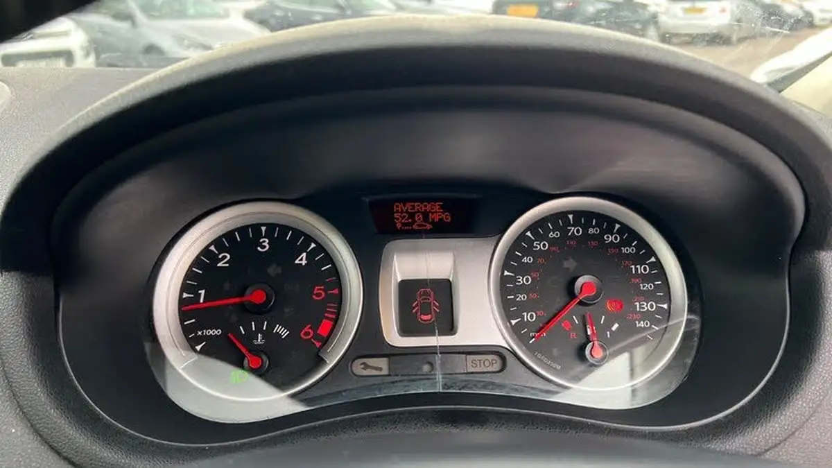 2011-renault-clio-15td-dynamique-tom-tom-15dci-fap-hatchback-5d-big-21
