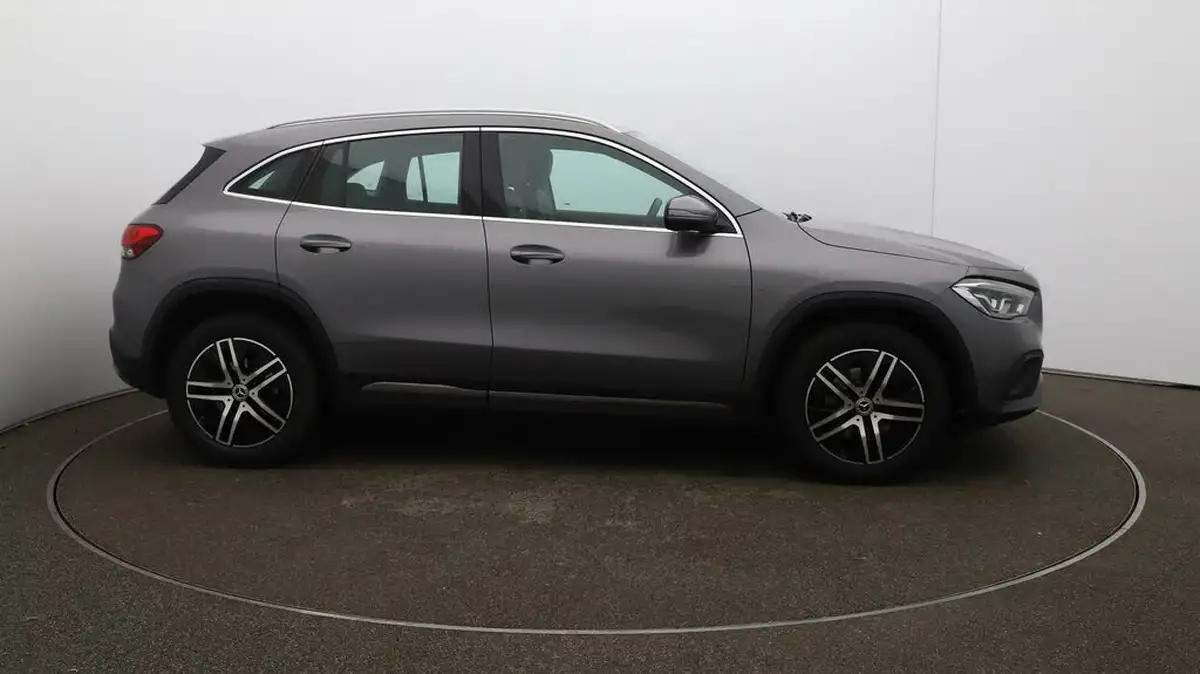 2021-mercedes-benz-gla-class-13-gla-200-sport-executive-big-41