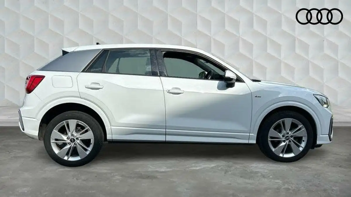 2021-audi-q2-15-35-tfsi-s-line-tronic-big-3