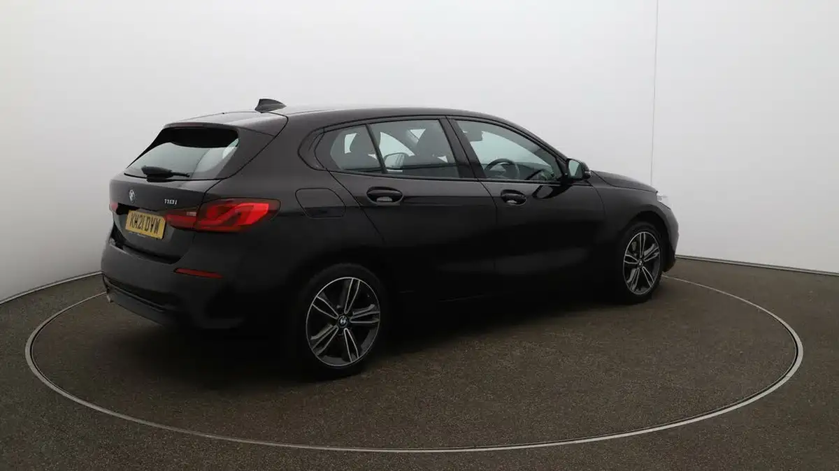 2021-bmw-1-series-15-118i-sport-lcp-big-44