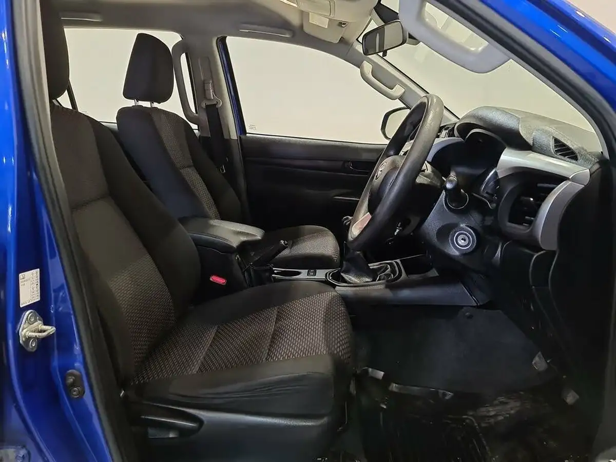 2021-toyota-hi-lux-24d-4d-active-150hpeu6dt-e-double-pick-up-big-1