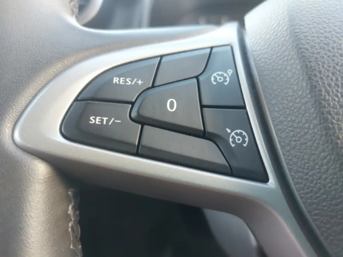 2016-renault-captur-09-dynamique-s-nav-big-17