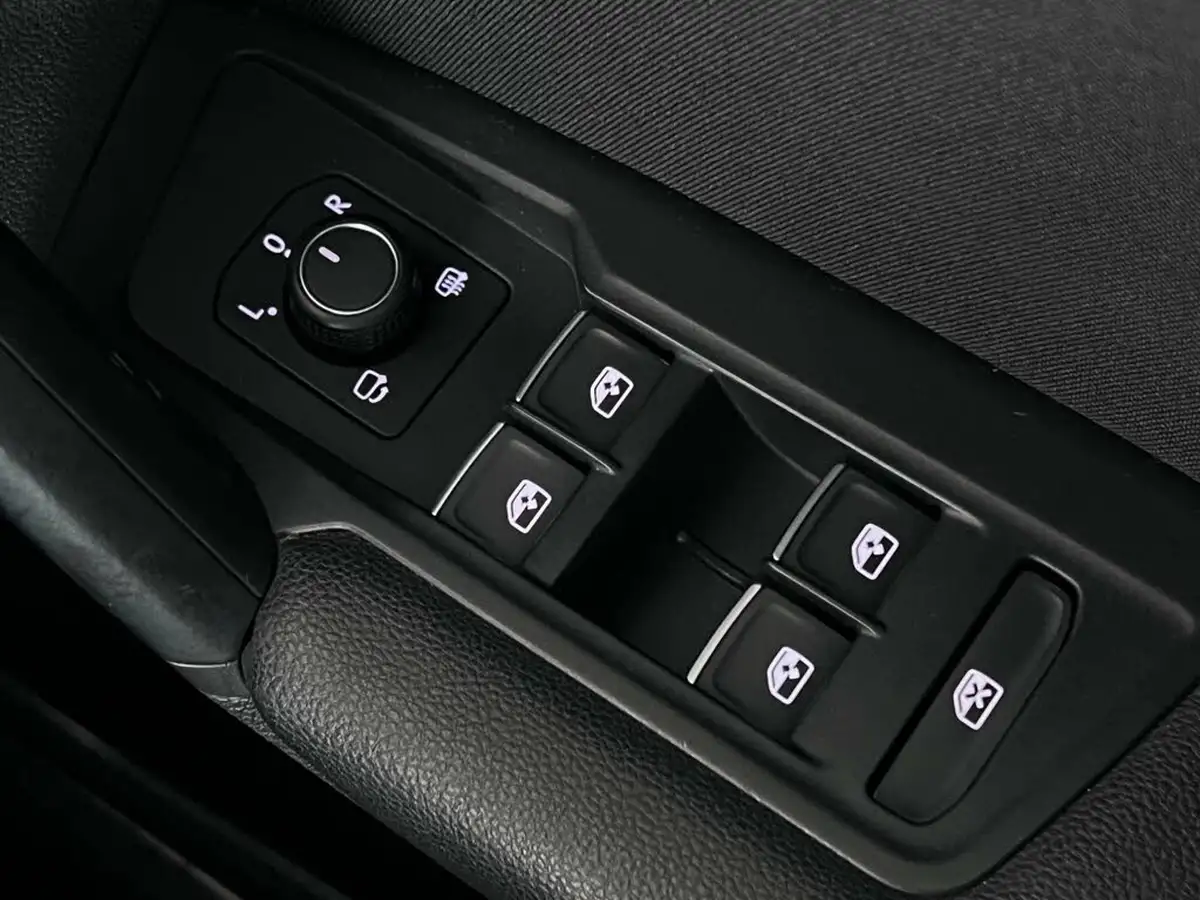2019-volkswagen-tiguan-allspace-20bitdi-sel-scr-big-34