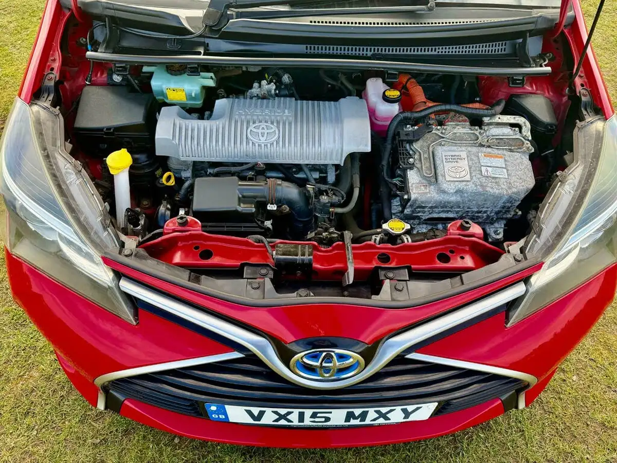 2015-toyota-yaris-15-vvt-i-excel-hybrid-15in-big-24